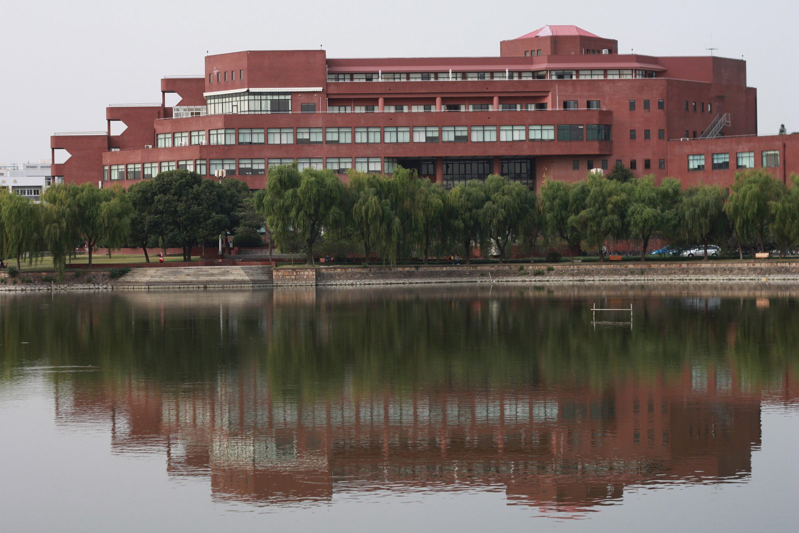 Bao Yugang Library and Siyuan Lake at Shanghai Jiao Tong University