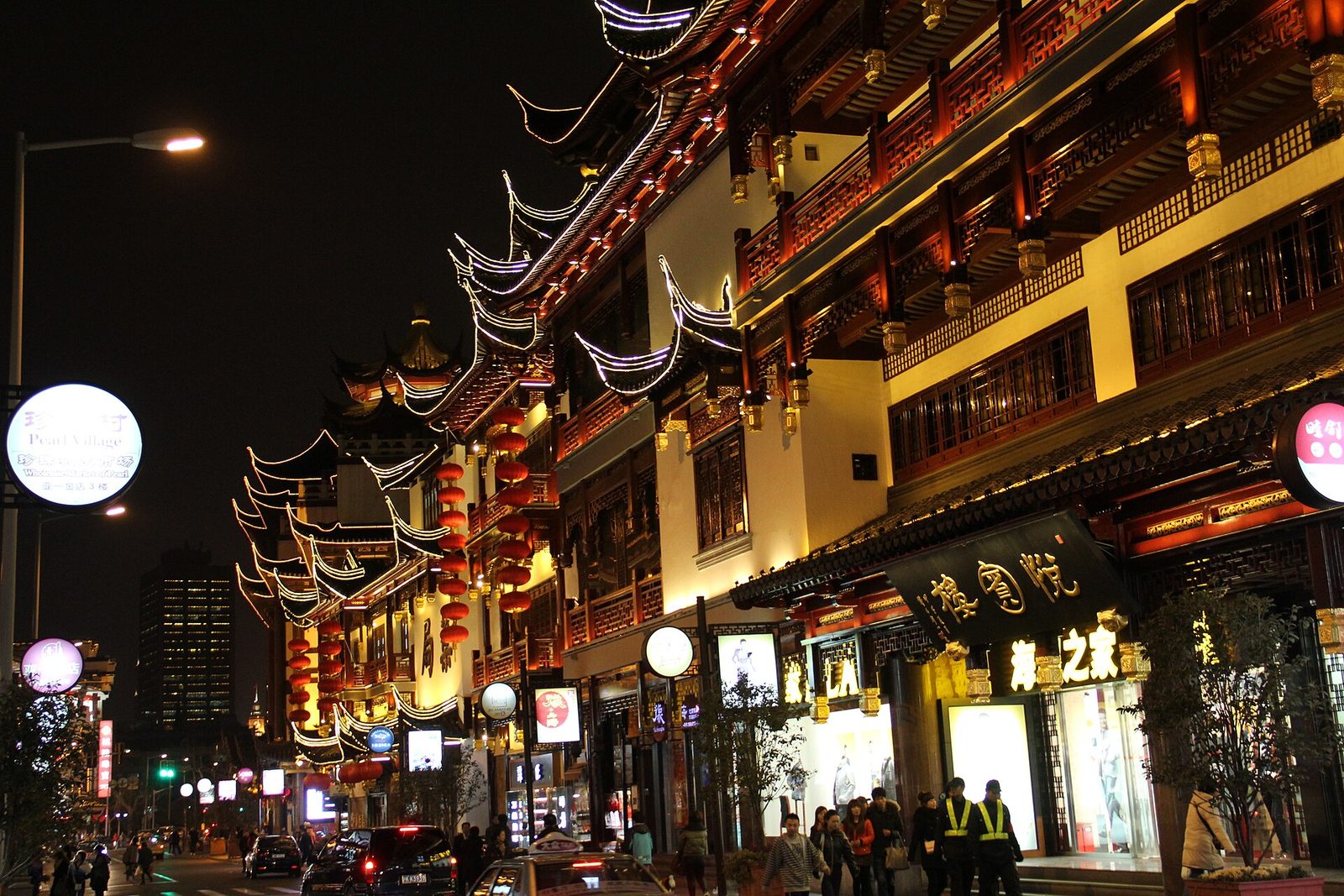 Yuyuan market at night in Shanghai